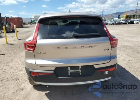 2024 Volvo Xc40 Plus z USA, uszkodzony, nr VIN YV4L12UE0R2323944